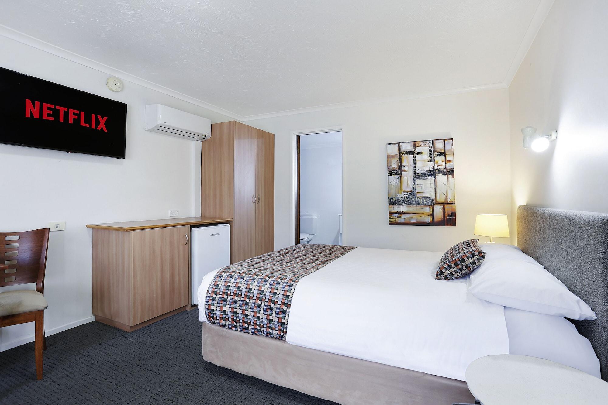 Waves Motel And Apartments Уорнъмбул Екстериор снимка