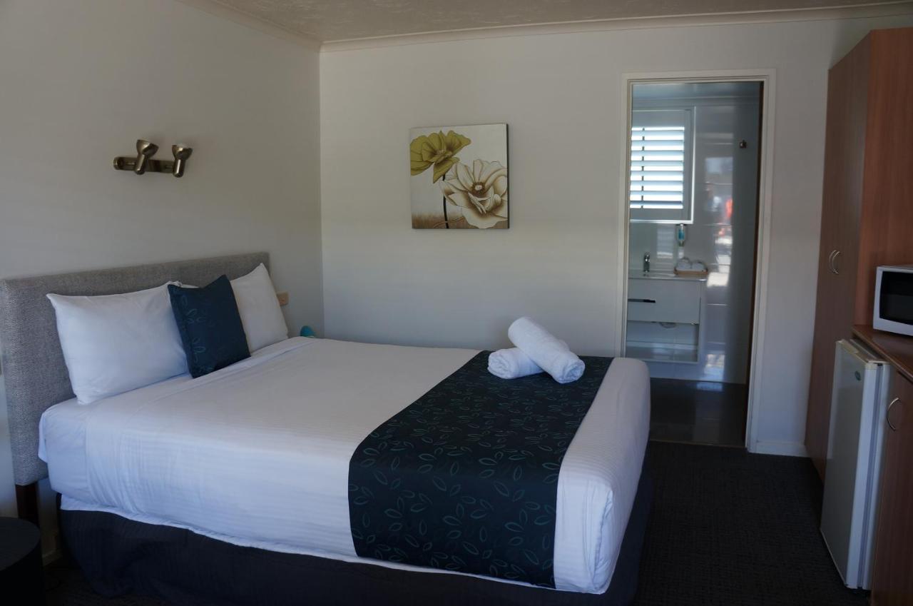 Waves Motel And Apartments Уорнъмбул Екстериор снимка