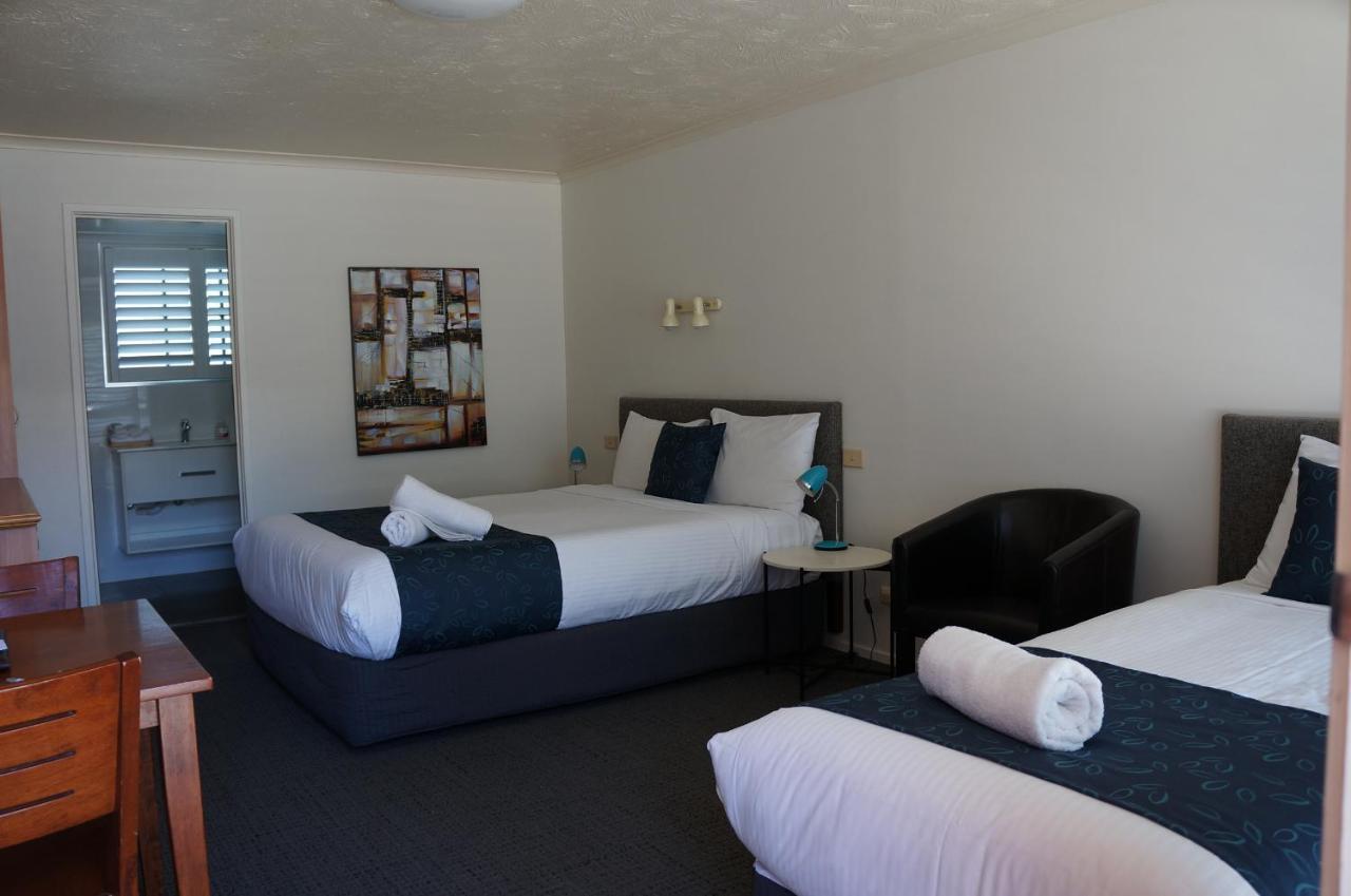 Waves Motel And Apartments Уорнъмбул Екстериор снимка