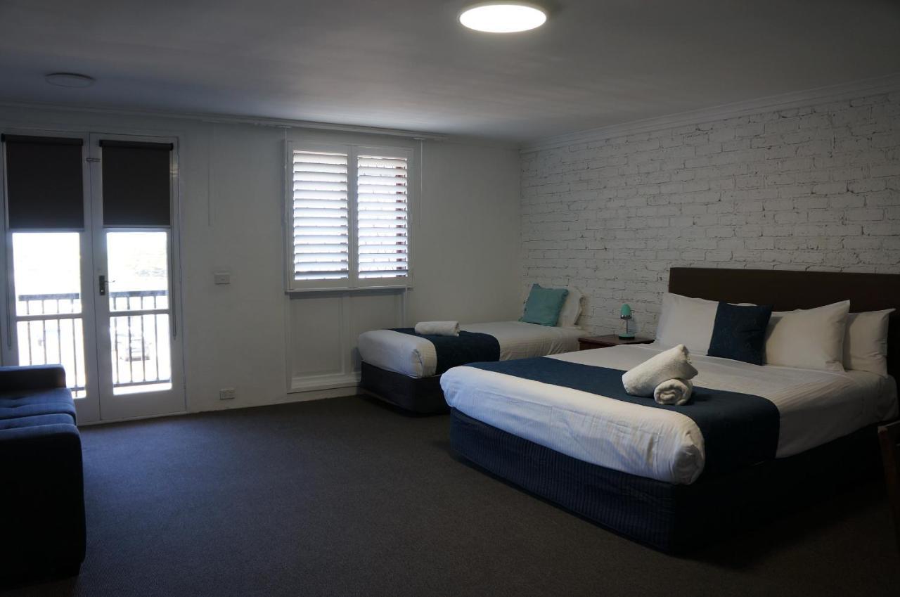 Waves Motel And Apartments Уорнъмбул Екстериор снимка