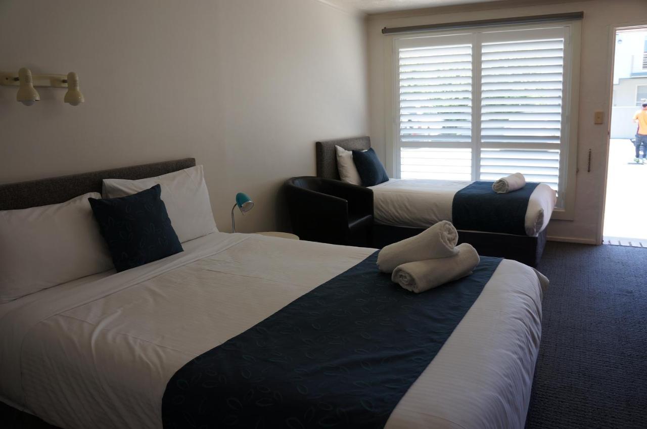 Waves Motel And Apartments Уорнъмбул Екстериор снимка
