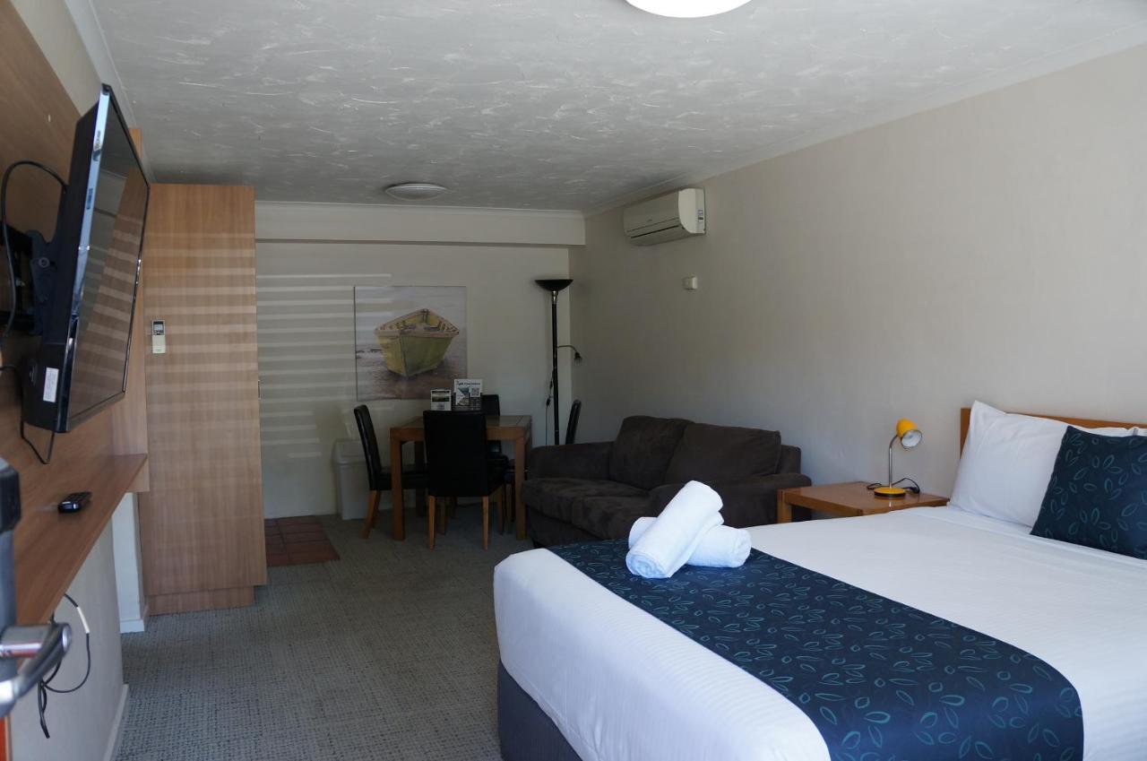 Waves Motel And Apartments Уорнъмбул Екстериор снимка