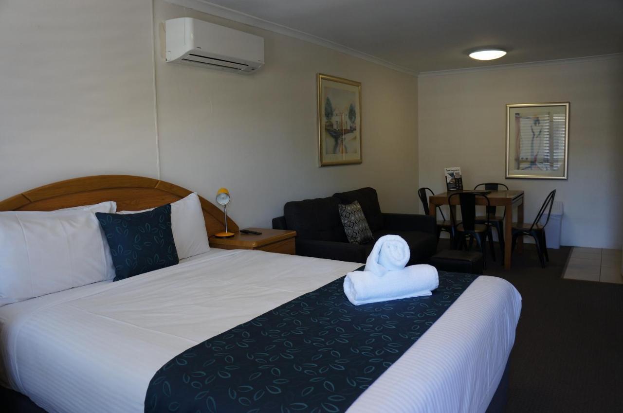 Waves Motel And Apartments Уорнъмбул Екстериор снимка