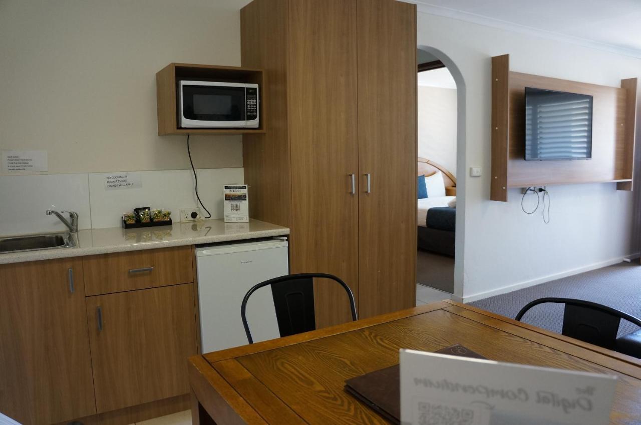 Waves Motel And Apartments Уорнъмбул Екстериор снимка