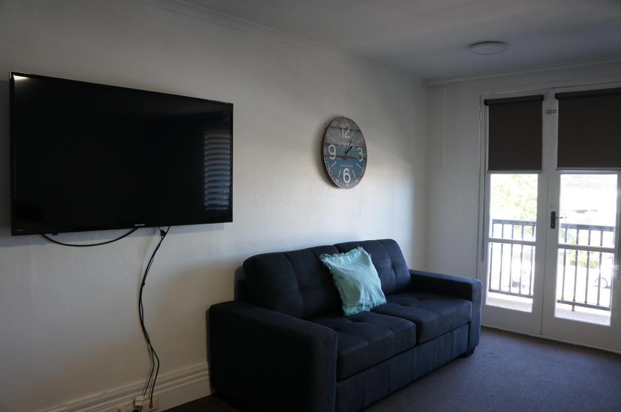 Waves Motel And Apartments Уорнъмбул Екстериор снимка