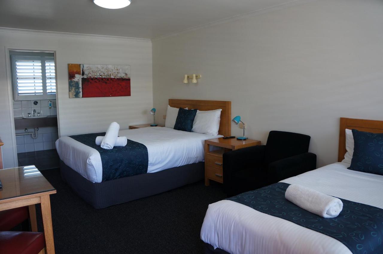 Waves Motel And Apartments Уорнъмбул Екстериор снимка