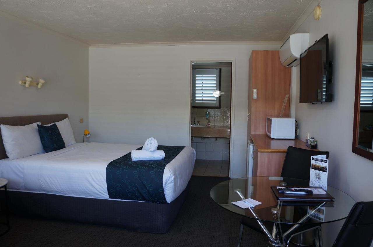 Waves Motel And Apartments Уорнъмбул Екстериор снимка