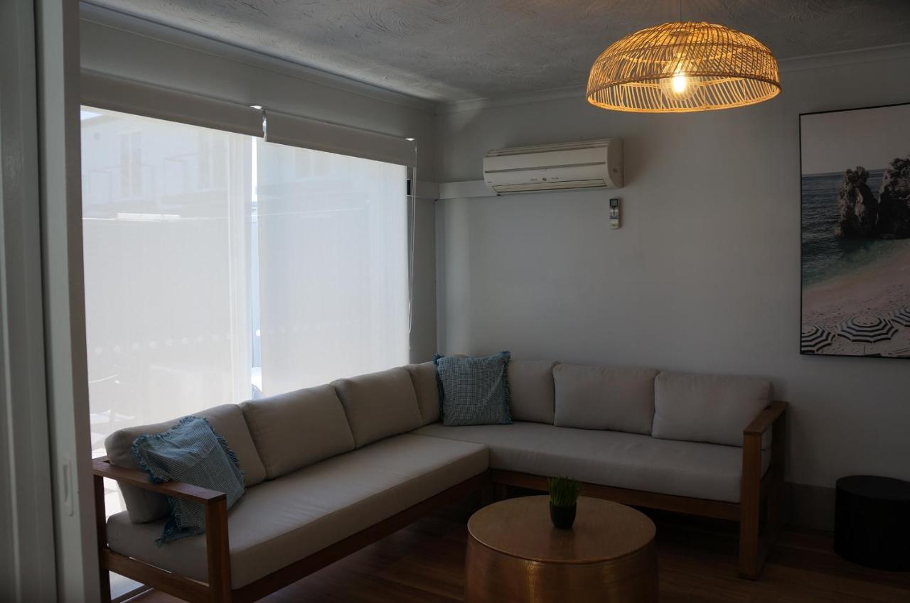 Waves Motel And Apartments Уорнъмбул Екстериор снимка