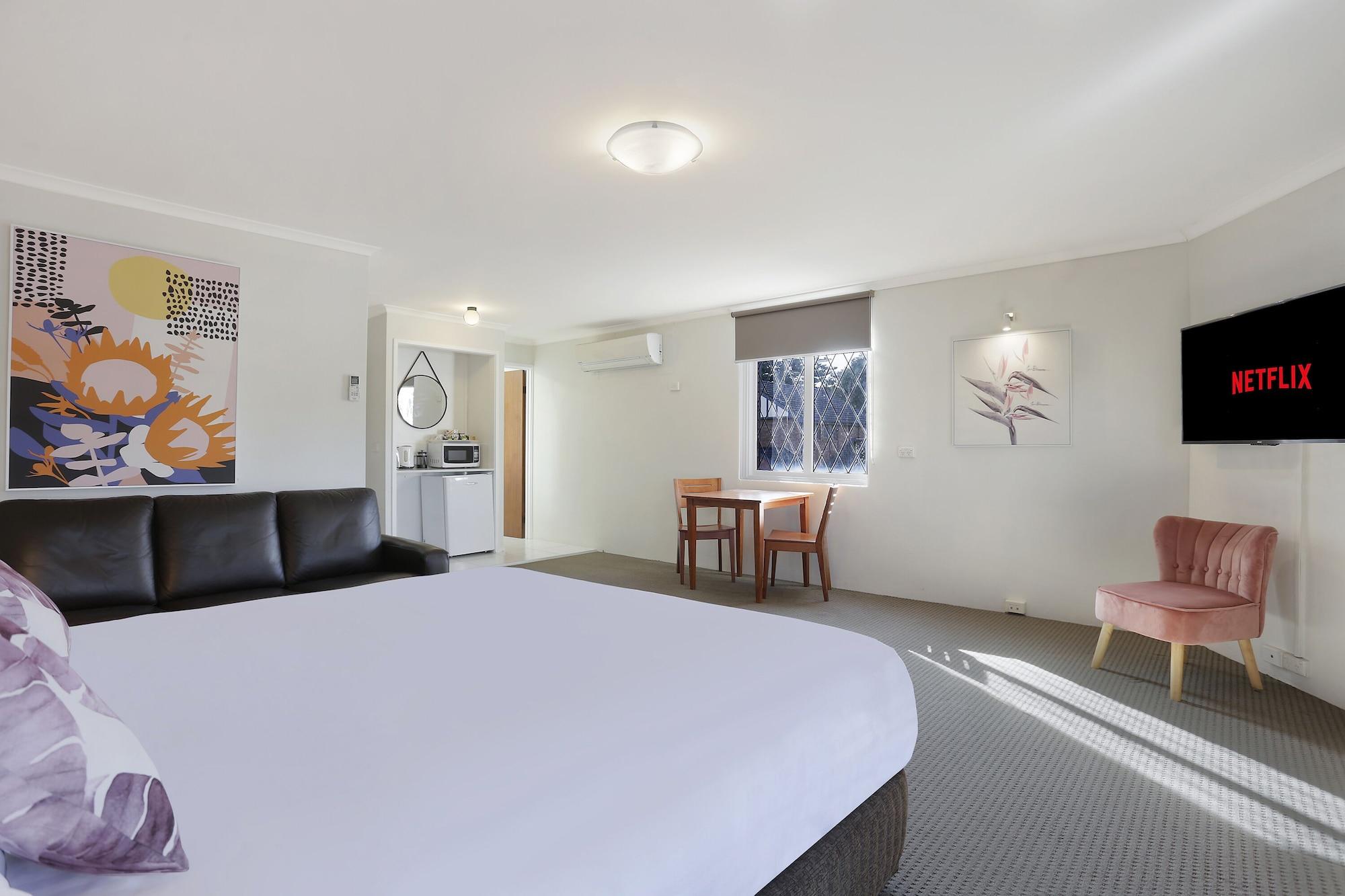 Waves Motel And Apartments Уорнъмбул Екстериор снимка