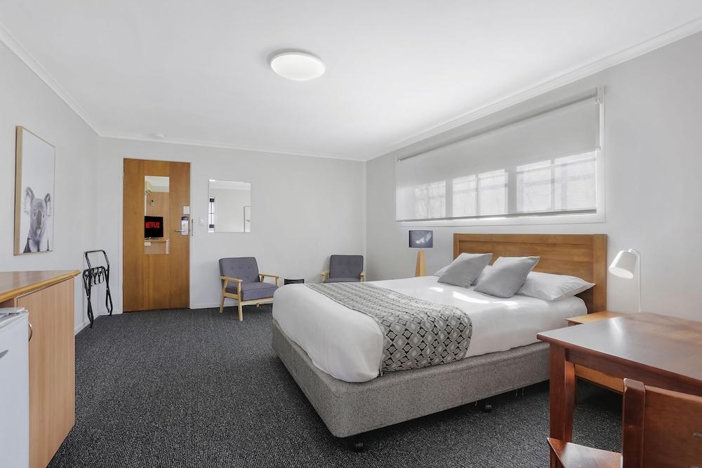 Waves Motel And Apartments Уорнъмбул Екстериор снимка