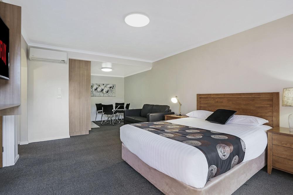 Waves Motel And Apartments Уорнъмбул Екстериор снимка