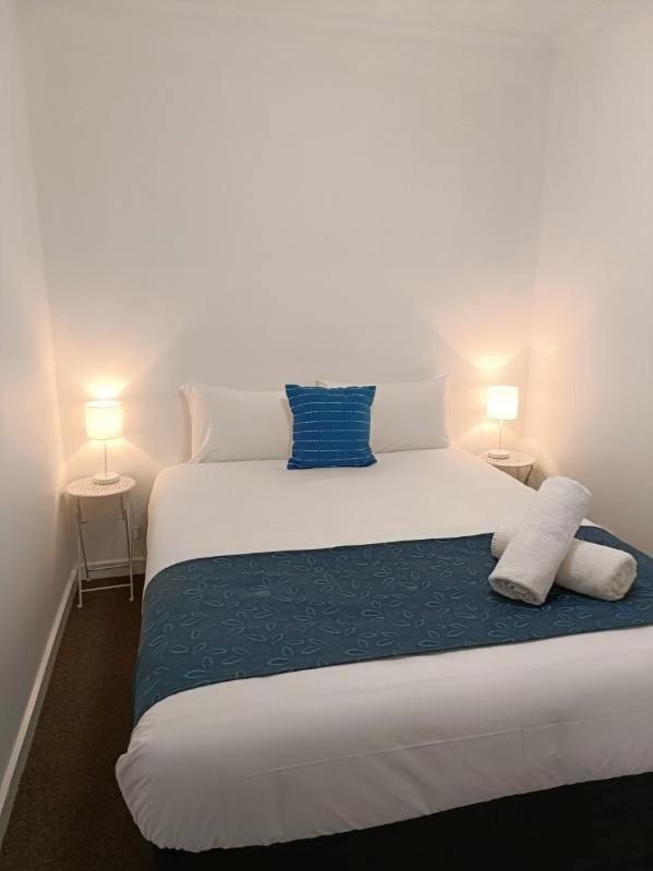 Waves Motel And Apartments Уорнъмбул Екстериор снимка