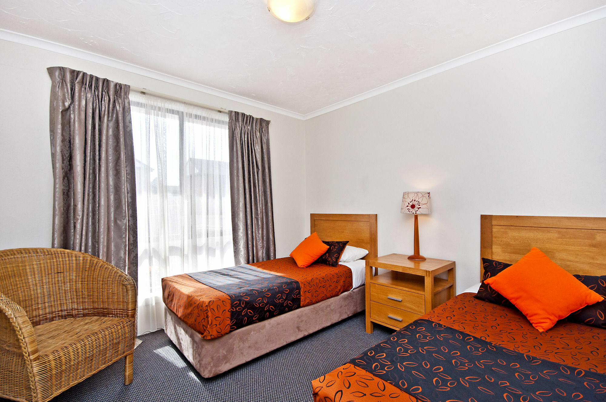 Waves Motel And Apartments Уорнъмбул Екстериор снимка